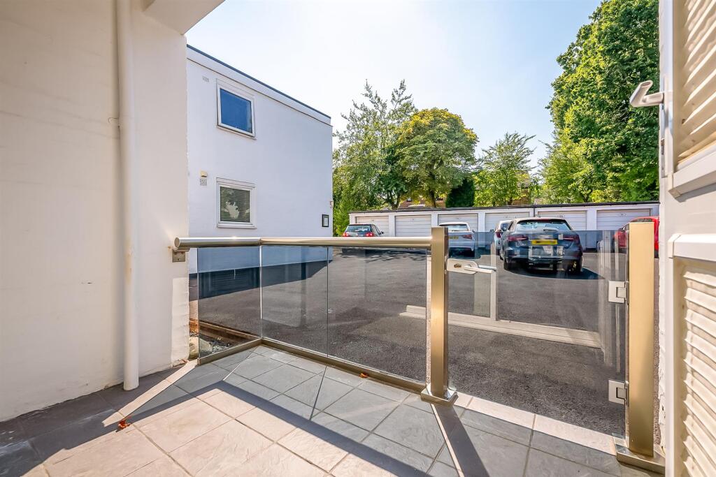 Apartment in London, Shortlands - View 5