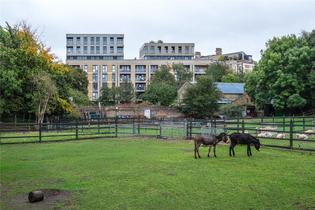 Main image of property: Goldsmiths Row, Hackney, London, E2