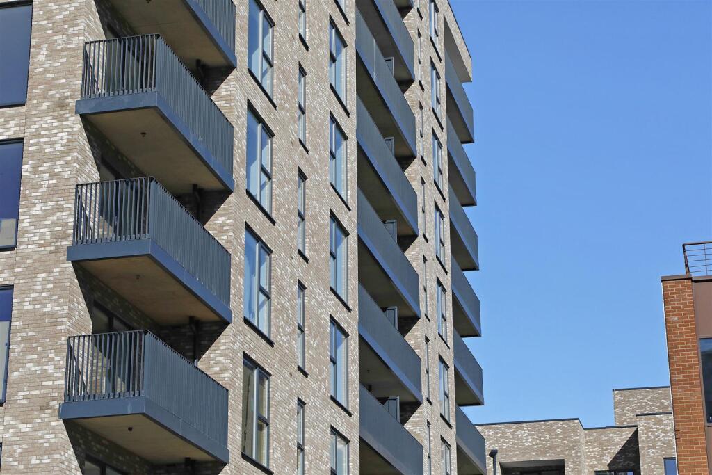 Apartment in Harrow - View 4