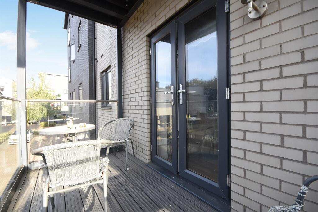 Apartment in Brentwood, The Galleries, Great Warley - View 5