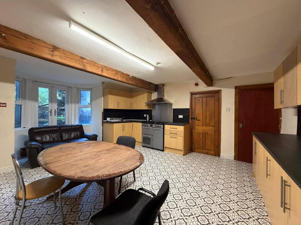 House in Leeds, Woodhouse Cliff, Hyde Park - View 4