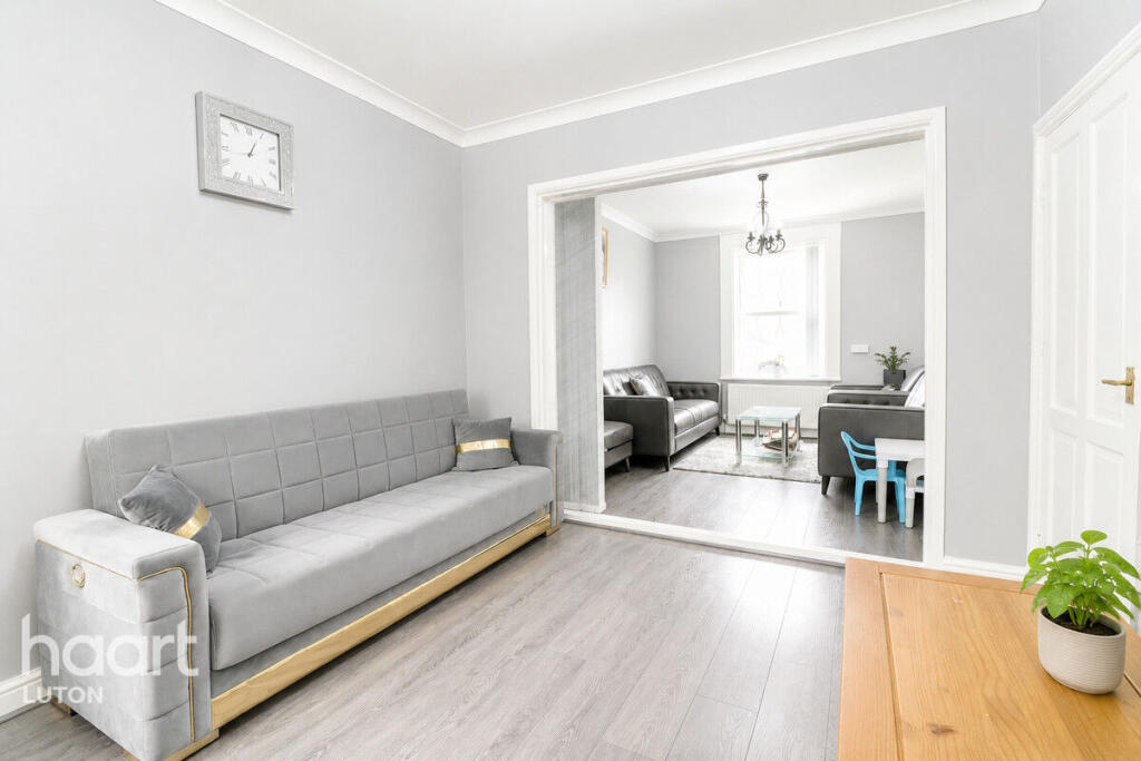 House in Luton - View 5