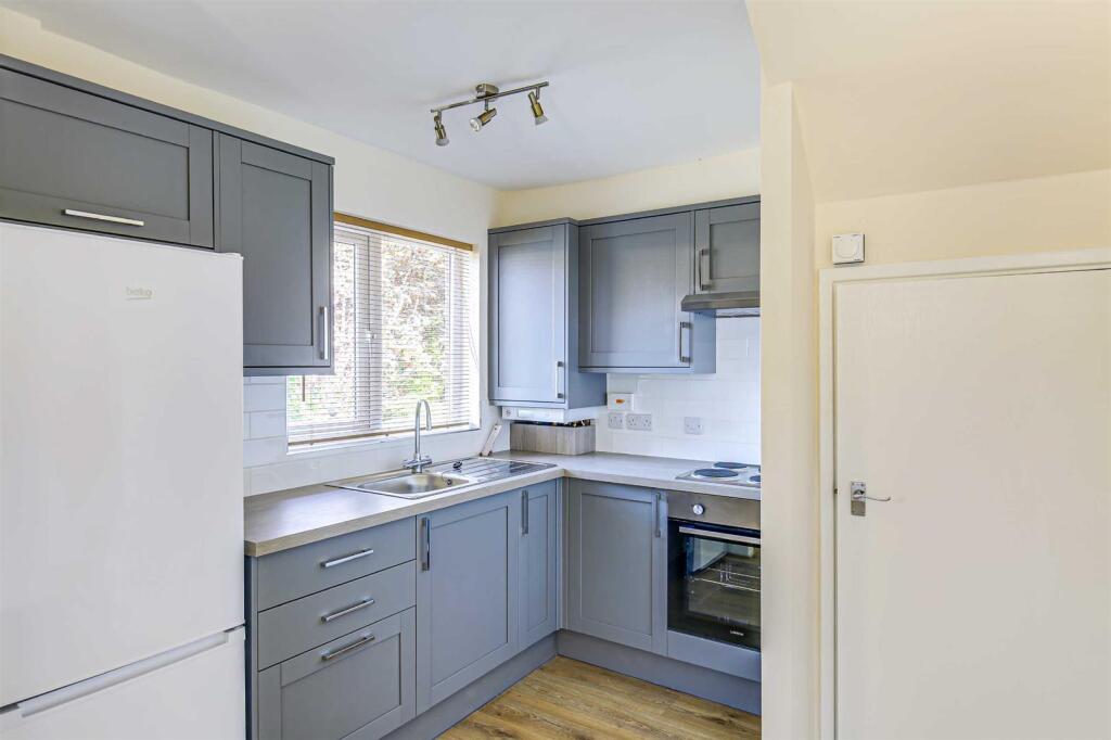 House in Tandridge, Holland, Oxted - View 2