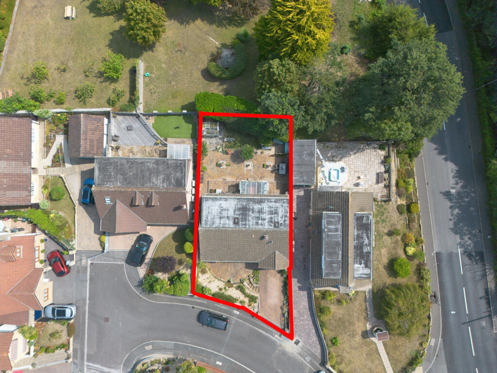 House in Weston-super-Mare, Oldmixon - More