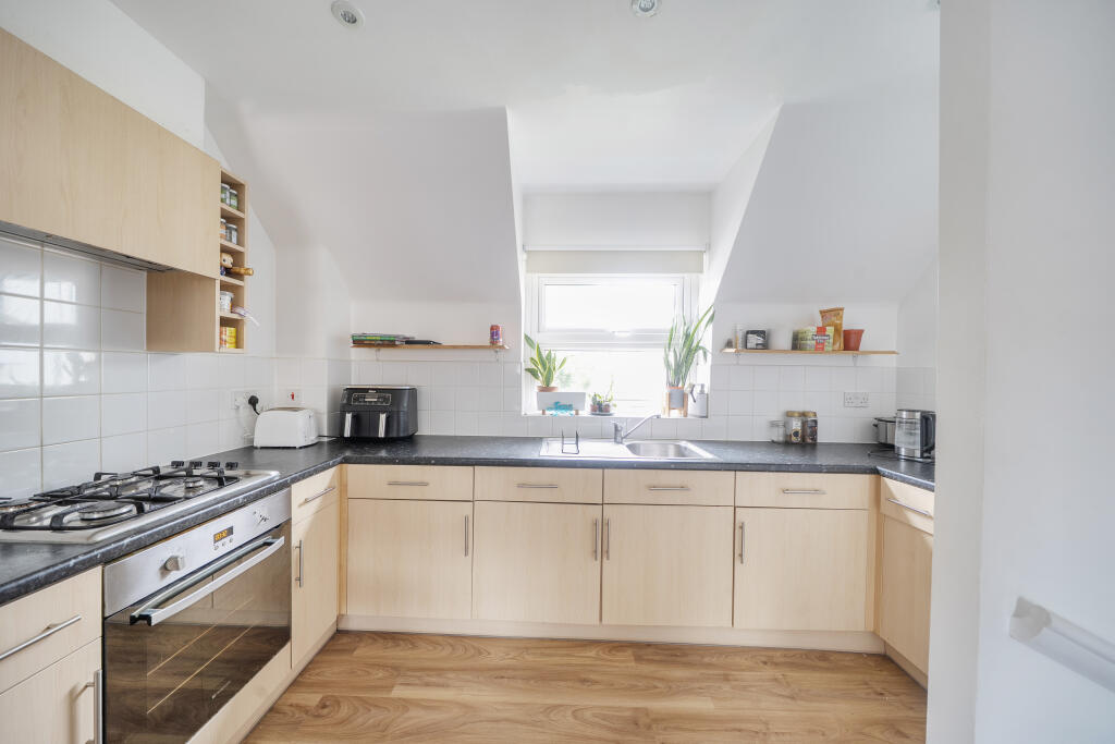 Apartment in Southampton - View 5