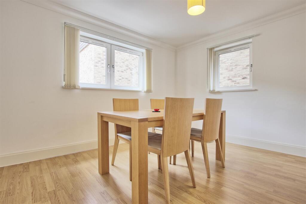Apartment in Cambridge, Lynfield Court, Chesterton - View 4