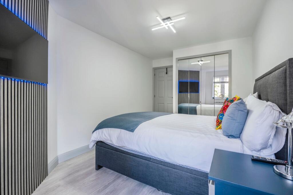 Apartment in Kingston upon Thames - More