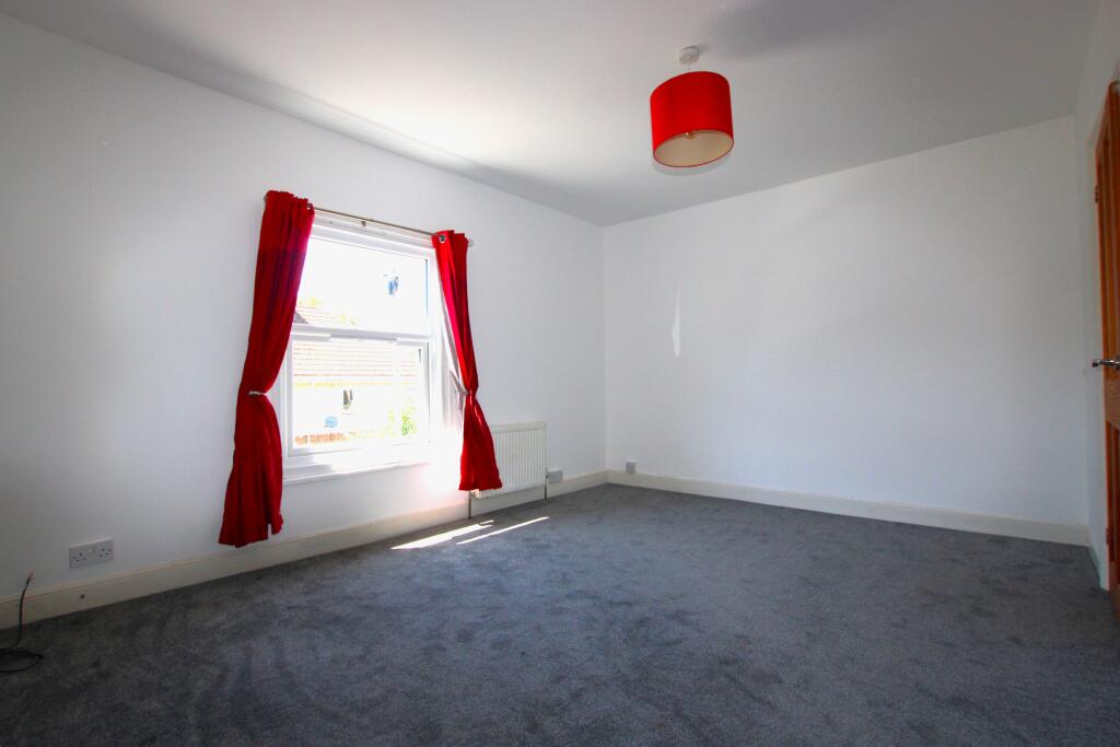 House in Kettering, Brambleside - More