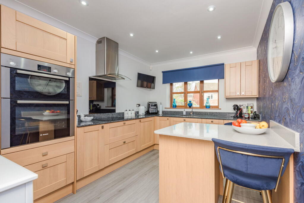 Hazelmere Drive, Burntwood photo 3