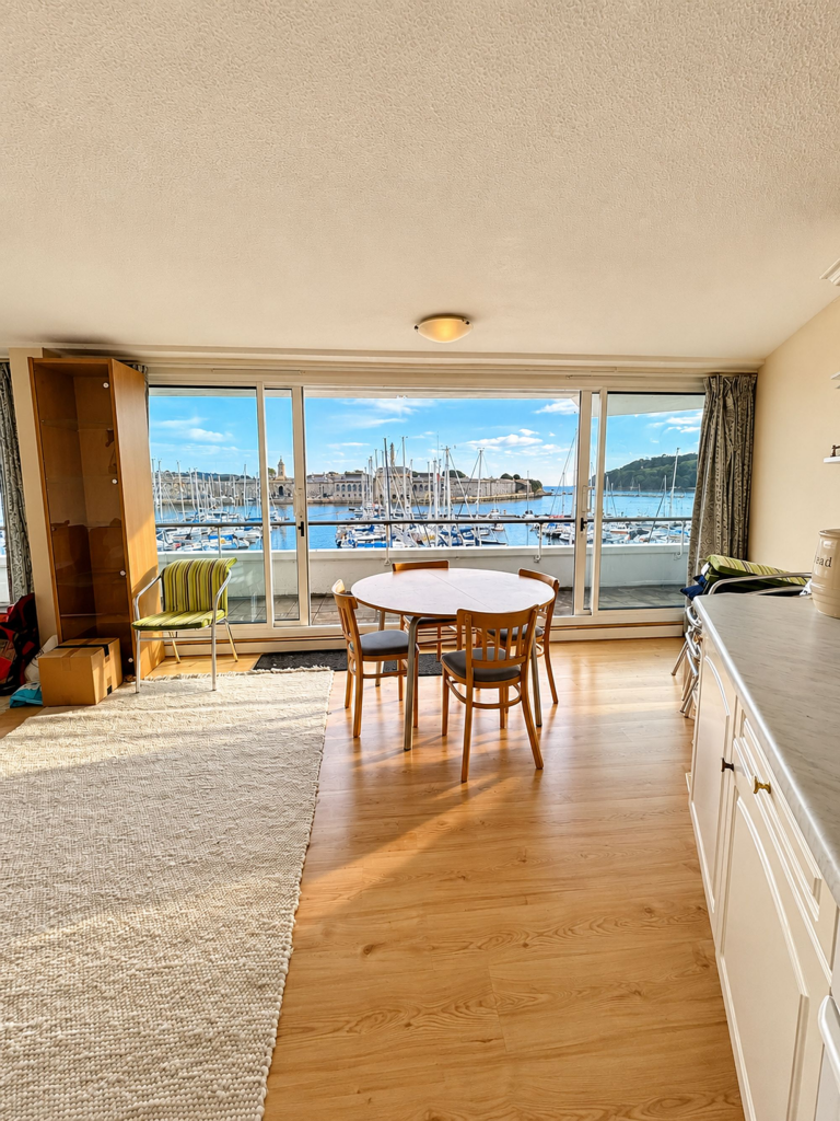 Apartment in Plymouth - More