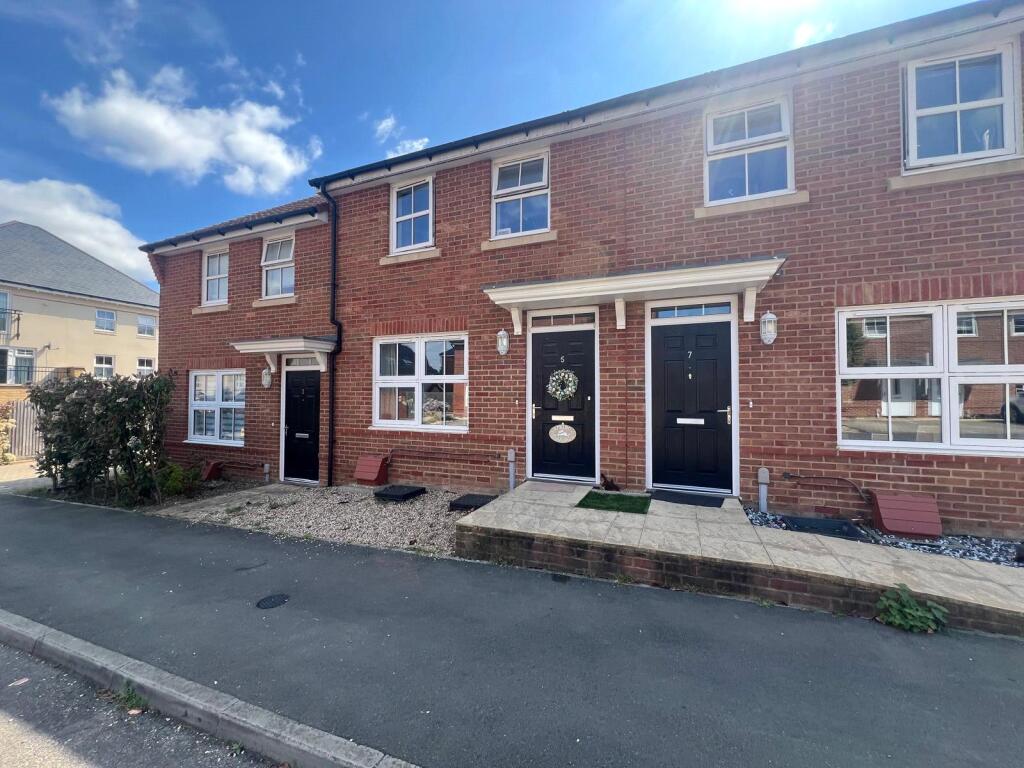 2-bed terraced on Albuhera Road, Wellesley, Aldershot, GU11, £152,000