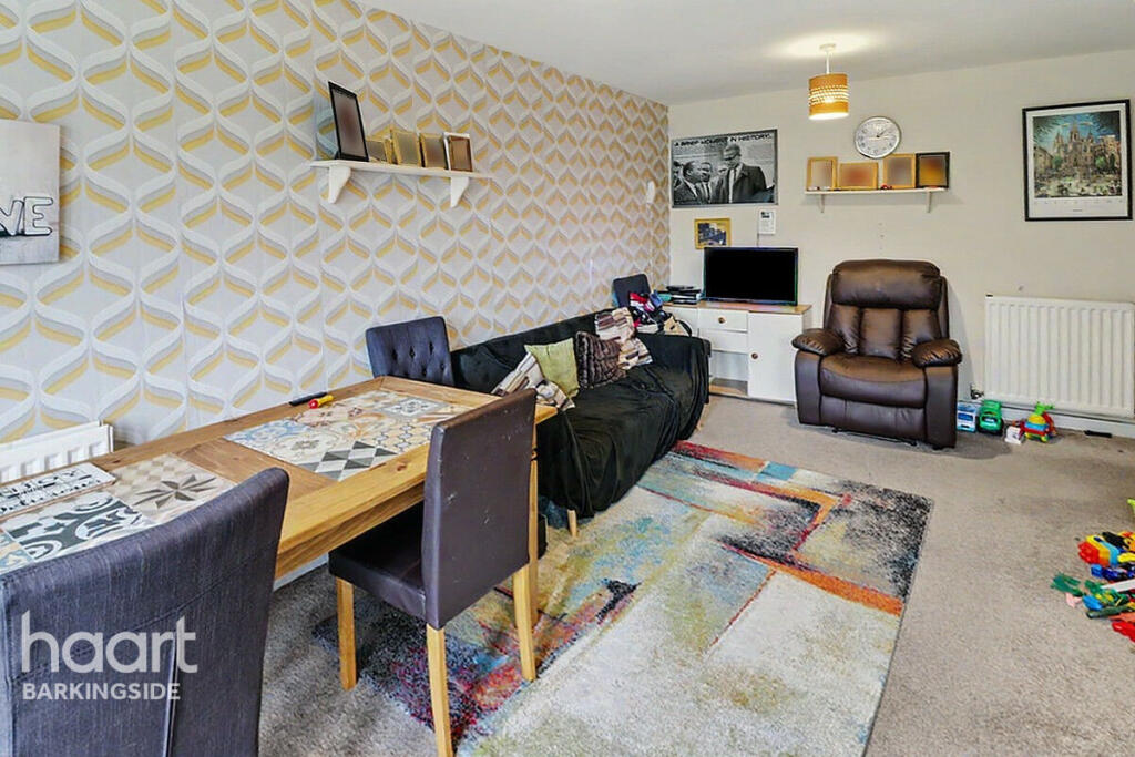 Apartment in Ilford, Clayhall - View 3