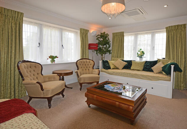 5 lounge area