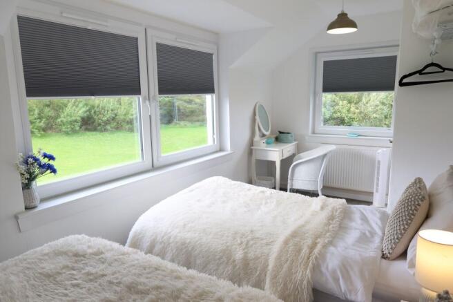 BEDROOM 1: