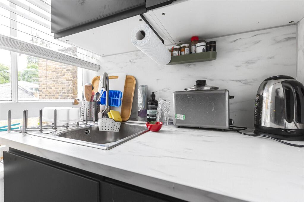 Apartment in London - More
