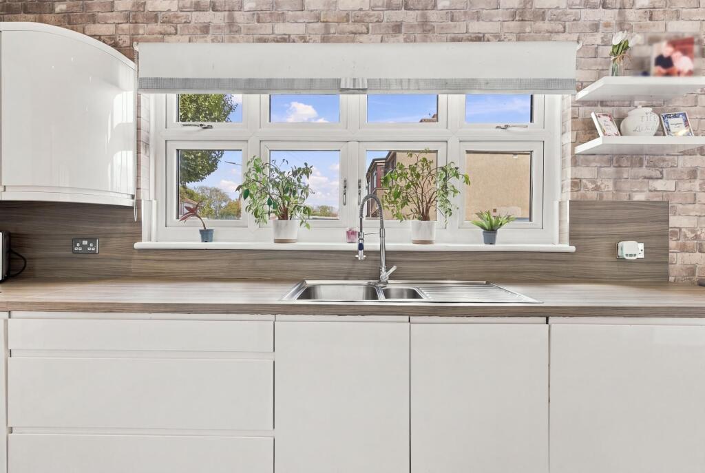House in London, South Hornchurch - More