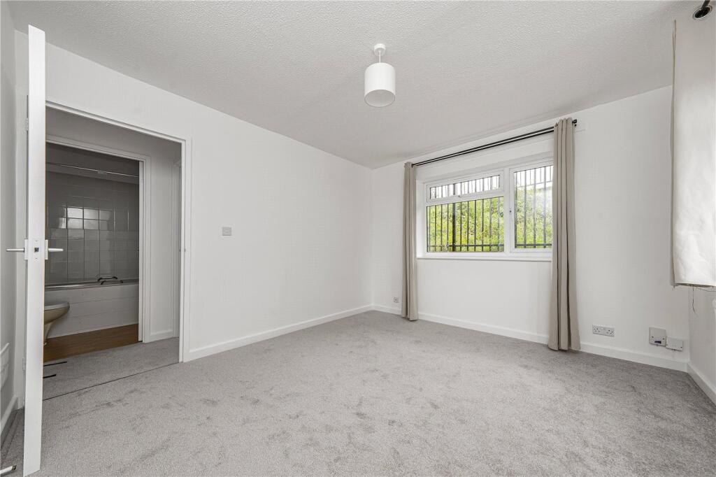 Rosewall Court, 2 Cromwell Road, London, SW19 photo 3