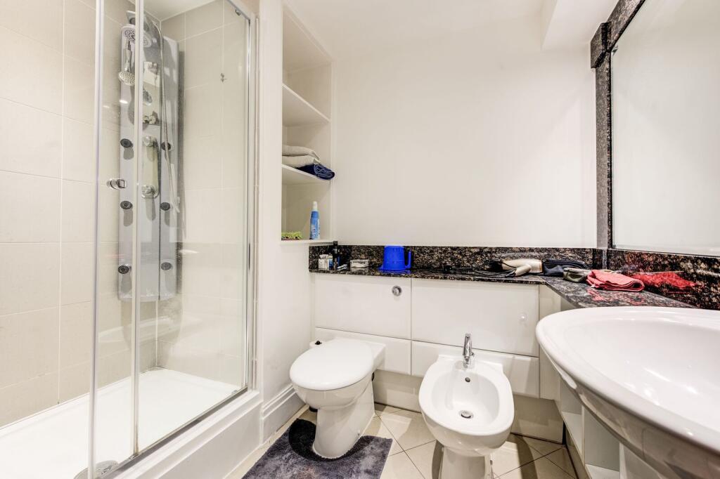 Apartment in London, Imperial Wharf, Fulham - More