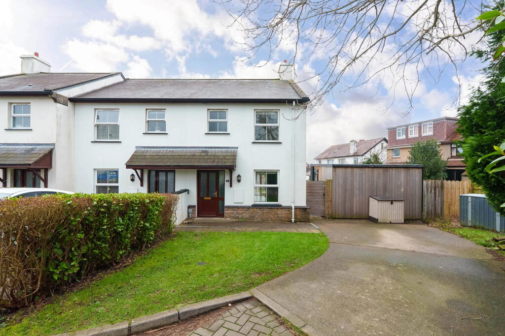 Main image of property: 10, Kerrocoar Close, Onchan