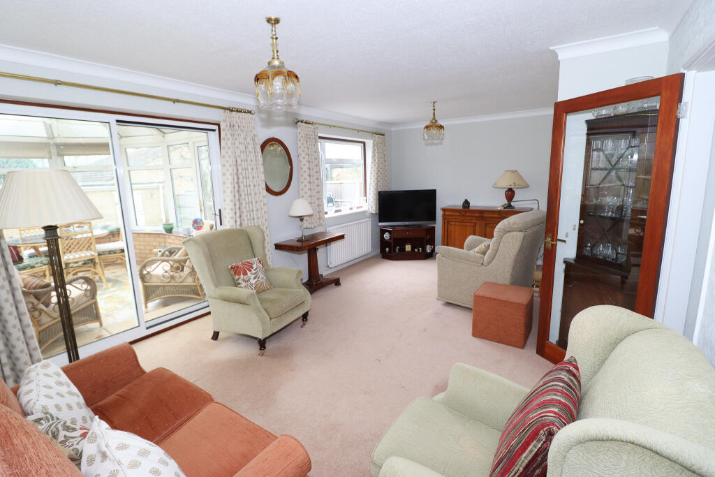 Lakeside Close, Perry, Huntingdon, Cambridgeshire photo 2
