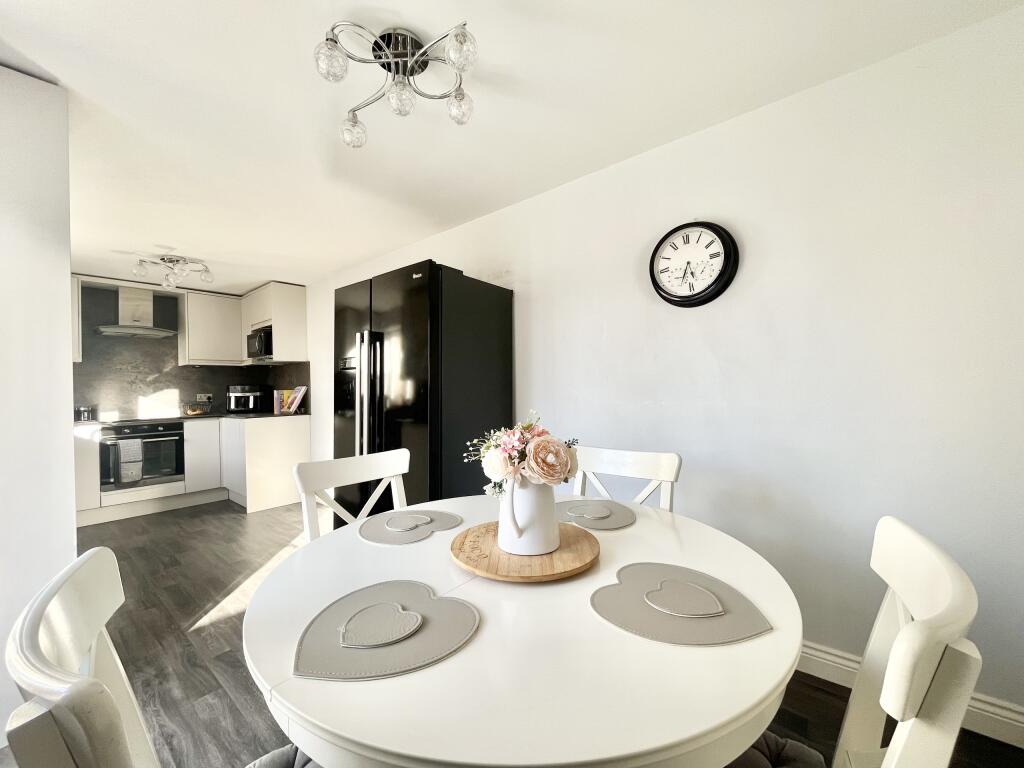 Additional image 8 of Hawks Rise, Yeovil, Somerset - Four Double Bedrooms