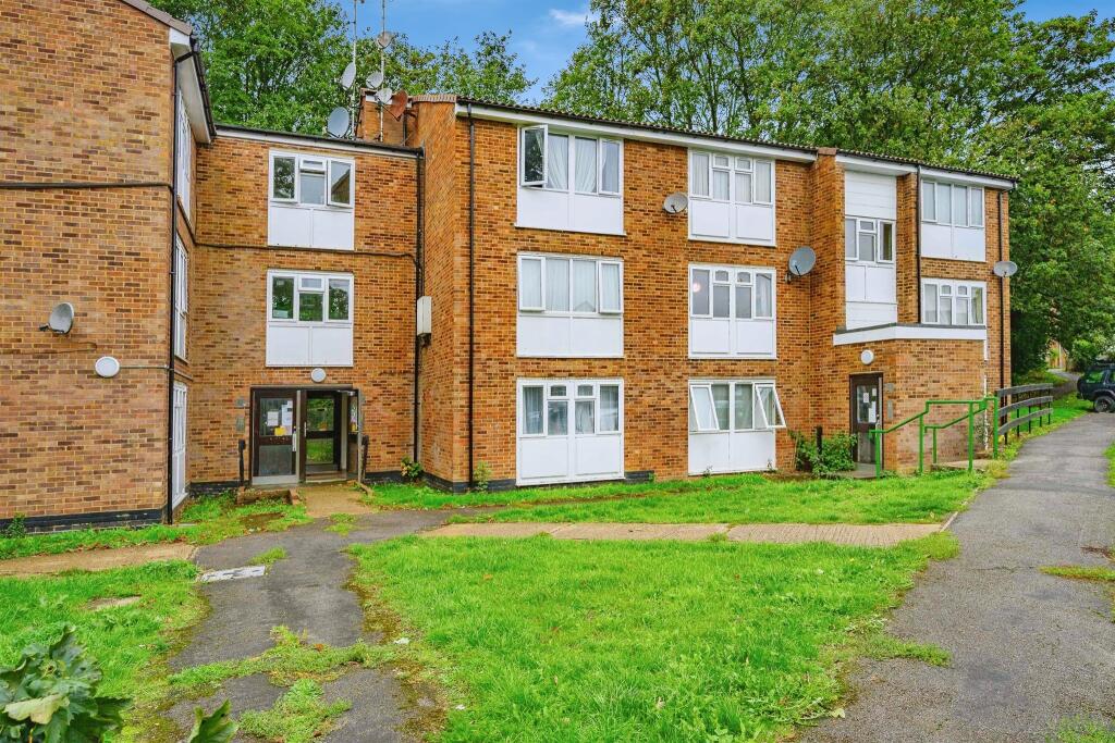 Main image of property: Kimpton Close, Hemel Hempstead