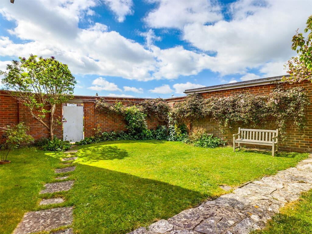 Waterford Gardens, Highcliffe, Christchurch, Dorset, BH23 photo 3