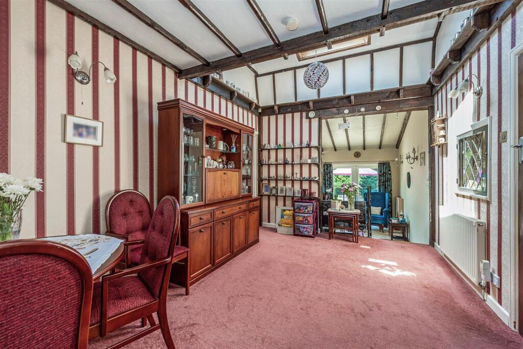First Avenue, Clanfield - View 3