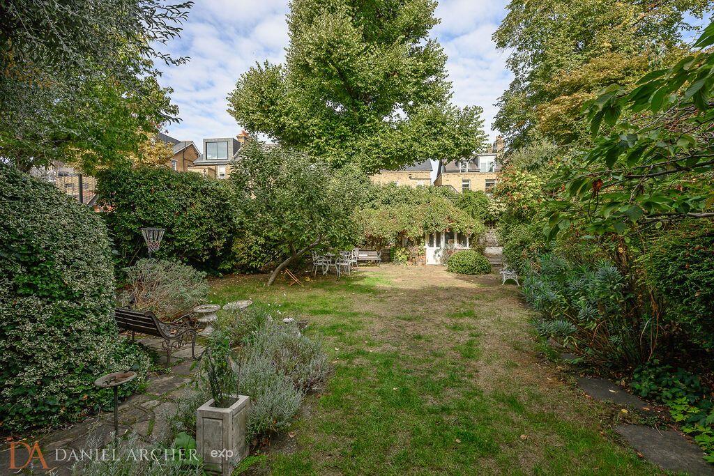 House in London - View 3