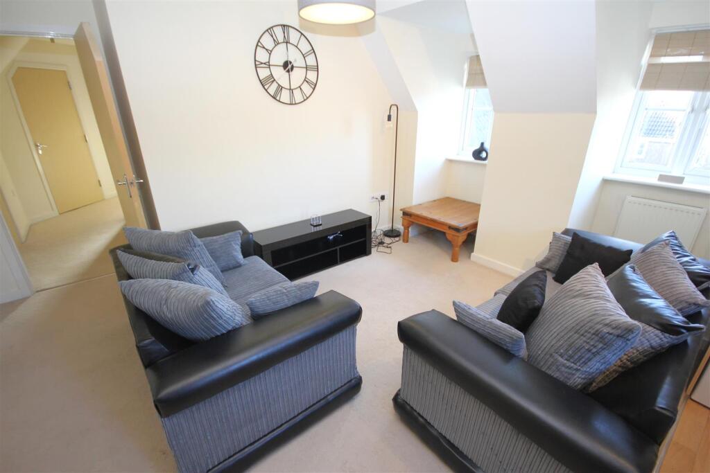 Park Cottage Drive, Titchfield Park photo 4