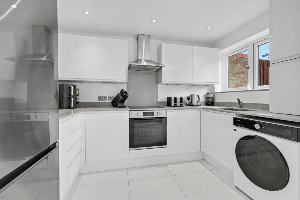 House in Basildon, South Green, Great Burstead and South Green - View 2