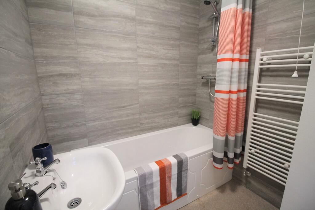 House in Hull - View 5