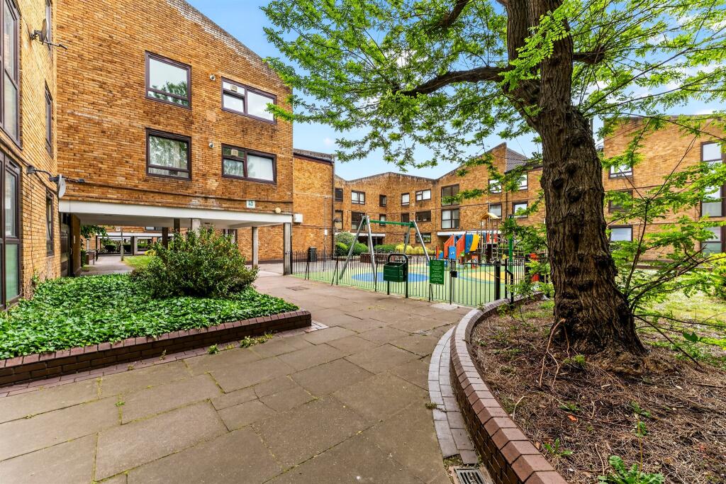 Main image of property: Maskell Road, London