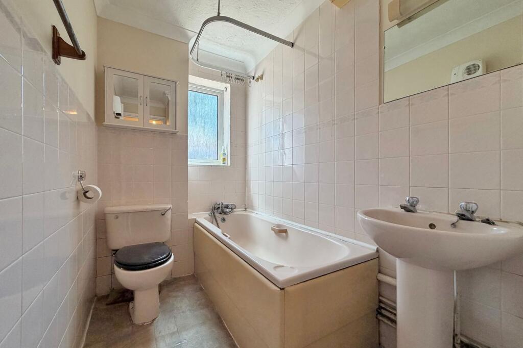 Apartment in Gillingham, Parkwood - View 5
