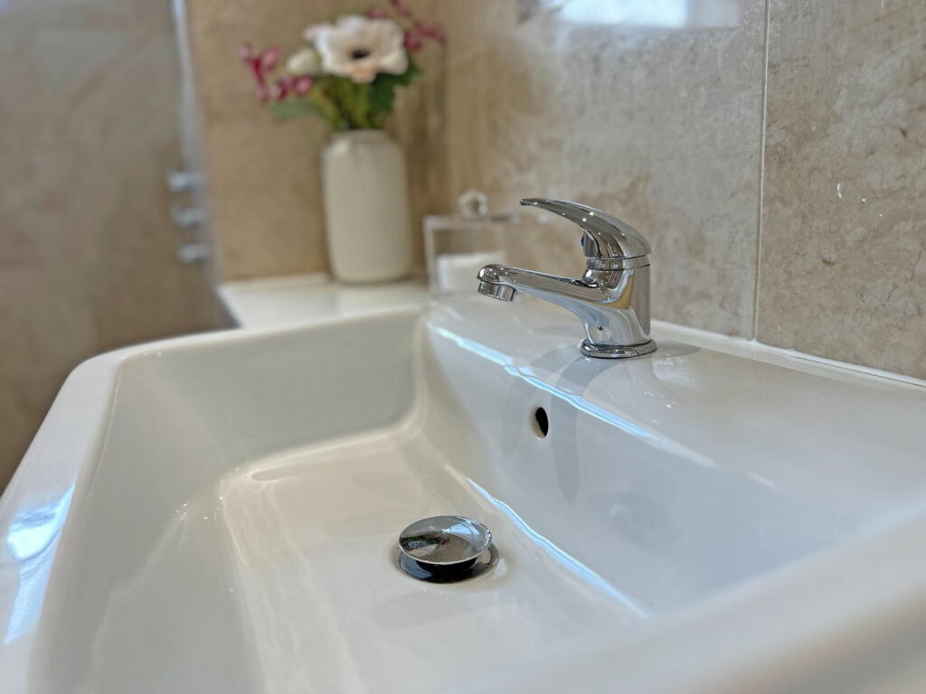House in Bromsgrove, Wythall - View 5