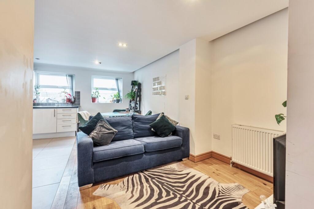 Main image of property: Lavender Hill, Battersea, London, SW11