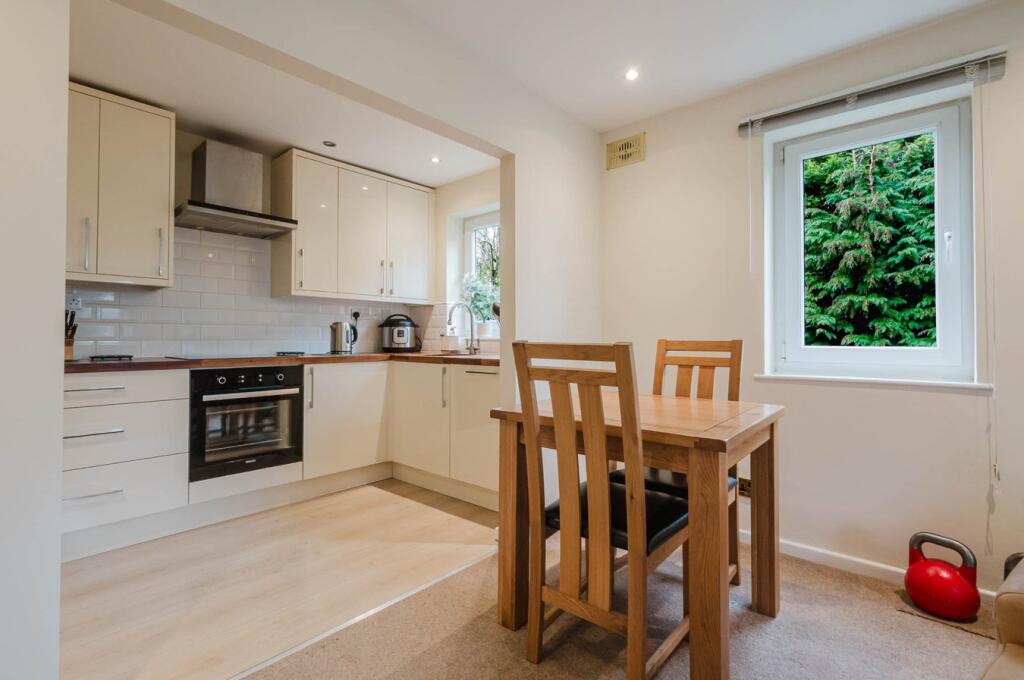 Harcourt Close, Urmston, Manchester, M41 photo 2