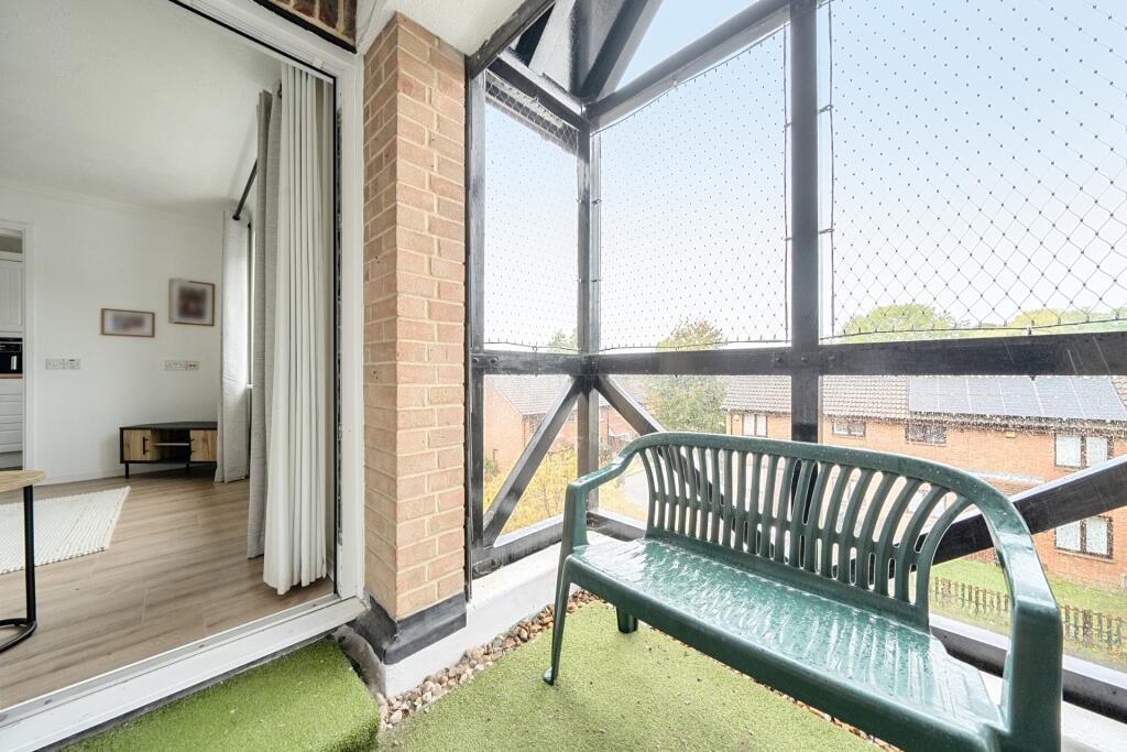 Apartment in Bromley - View 5