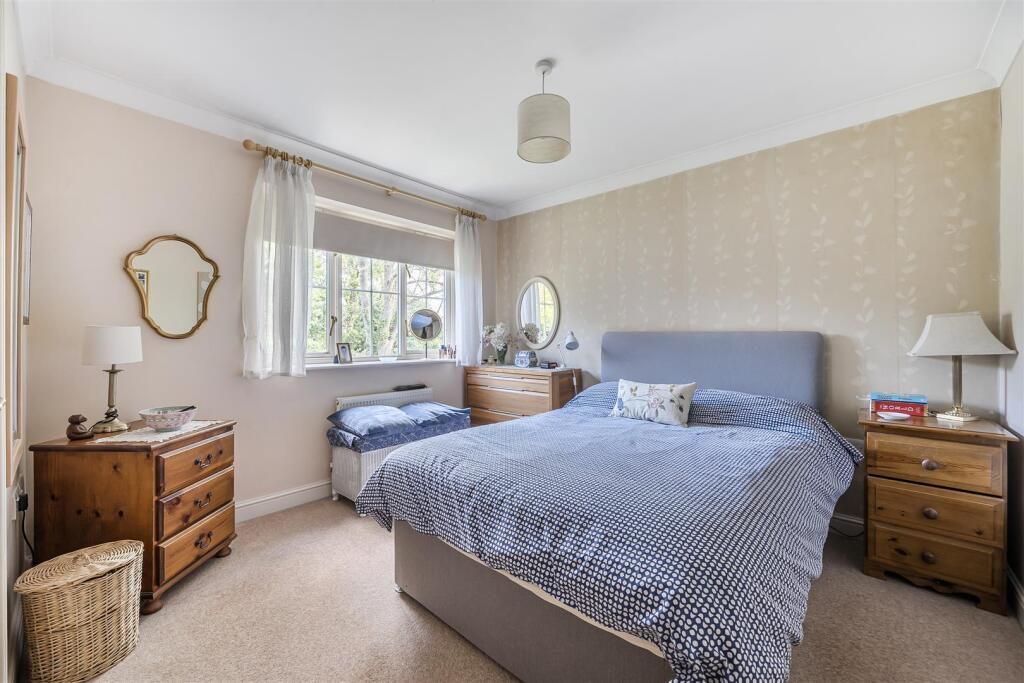 House in Wokingham - View 6