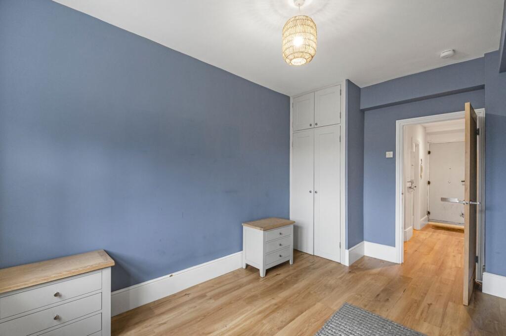 Apartment in London - More