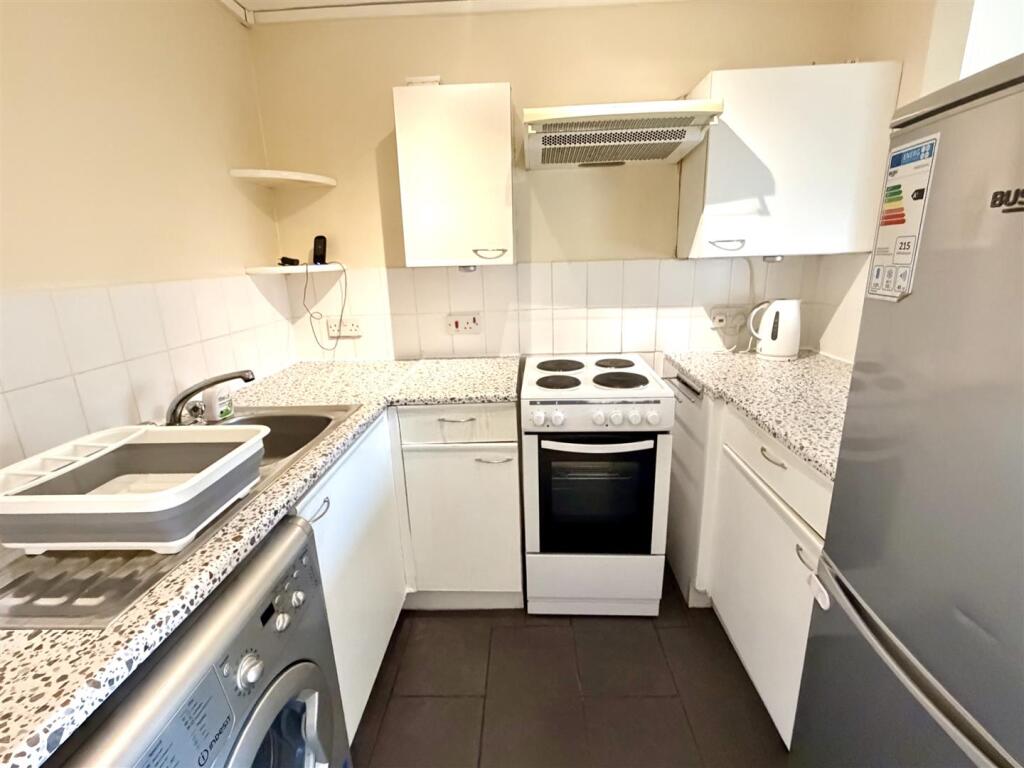 Apartment in Slough - View 5