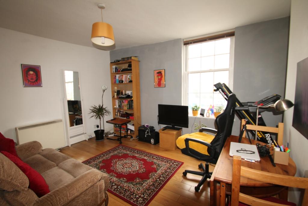 Main image of property: Flat 4 Berkeley Court, North Sherwood Street, Nottingham, NG1 4EF