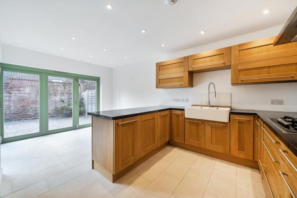 House in Southampton - View 4
