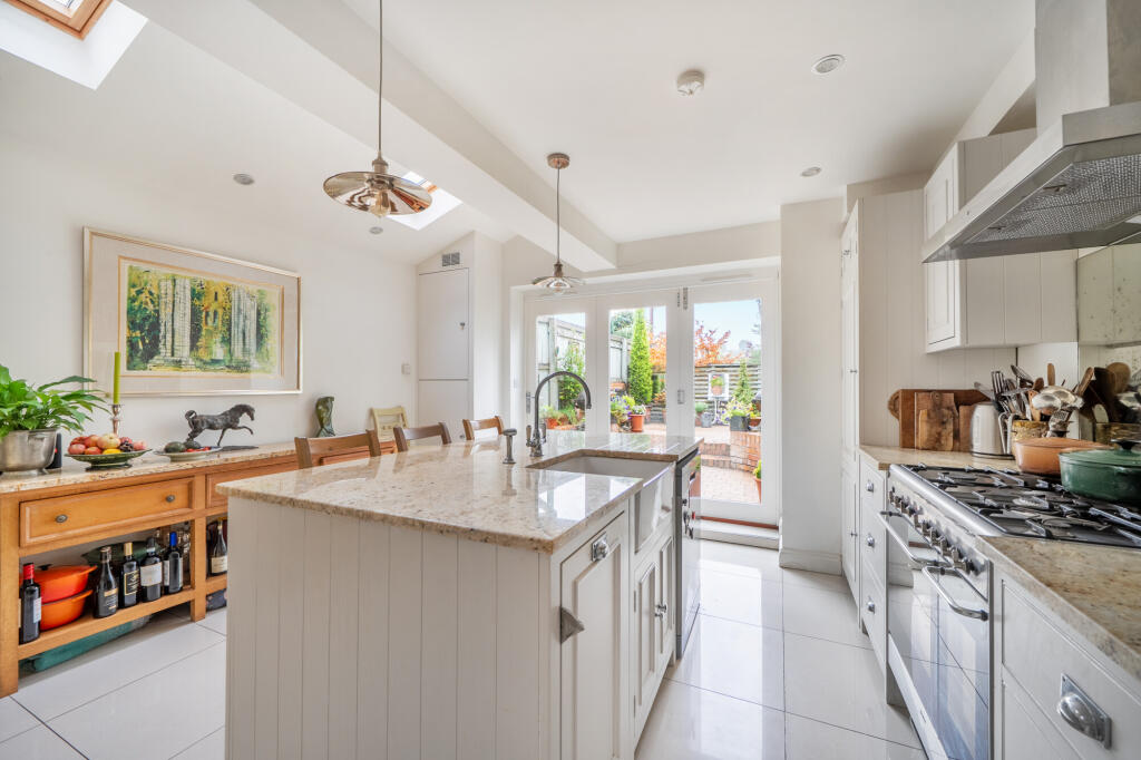3-bed terraced on High Street, Marlborough, SN8, £615,000