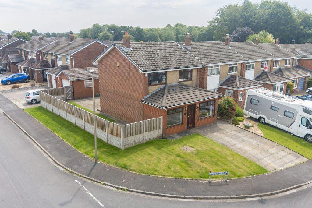 3-bed detached on Magdalen Drive, Ashton-In-Makerfield, WN4 9RG, £330,000