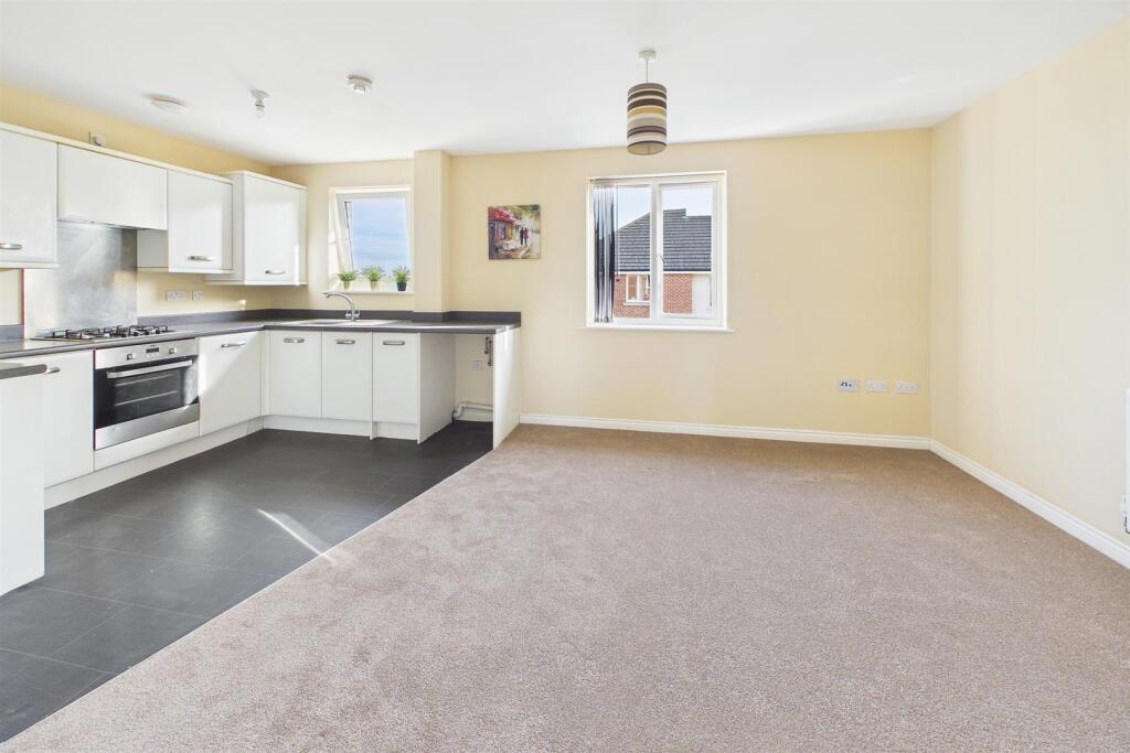 Apartment in Coventry, Stoke Aldermoor - View 5