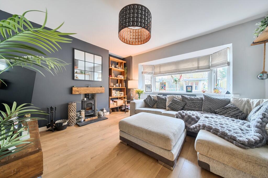 Glendale Drive, Burpham, Guildford, Surrey, GU4 photo 2