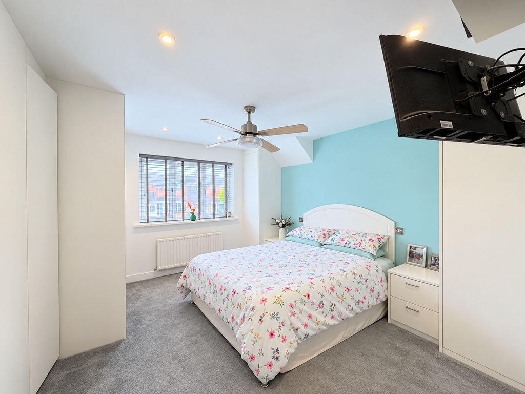 House in Walsall, West Midlands - More