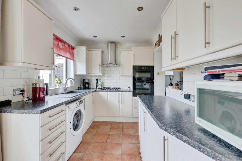 Dubarry Close, Thundersley photo 4