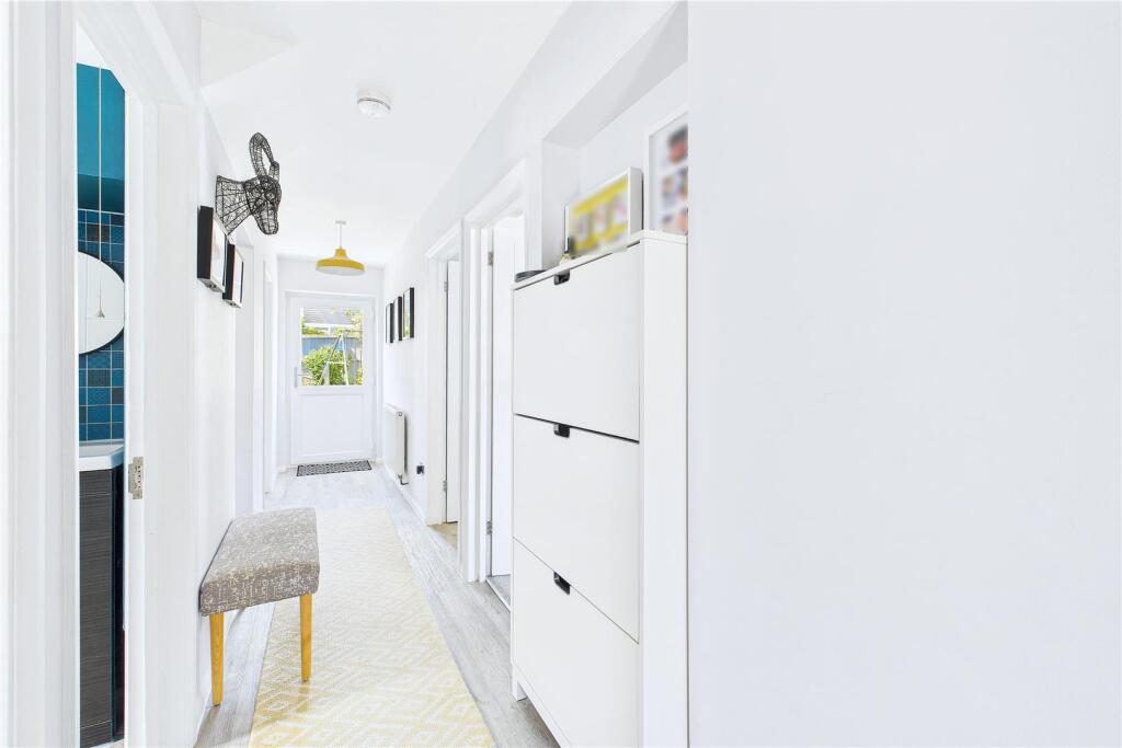 Stylish family living in Swiss Valley, Clevedon photo 4